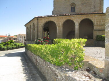 Iglesia siglo XIII de Santa Eufemia en Tiebas, Navarra