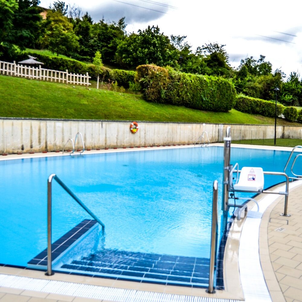 Piscinas adaptadas y accesibles en Tiebas