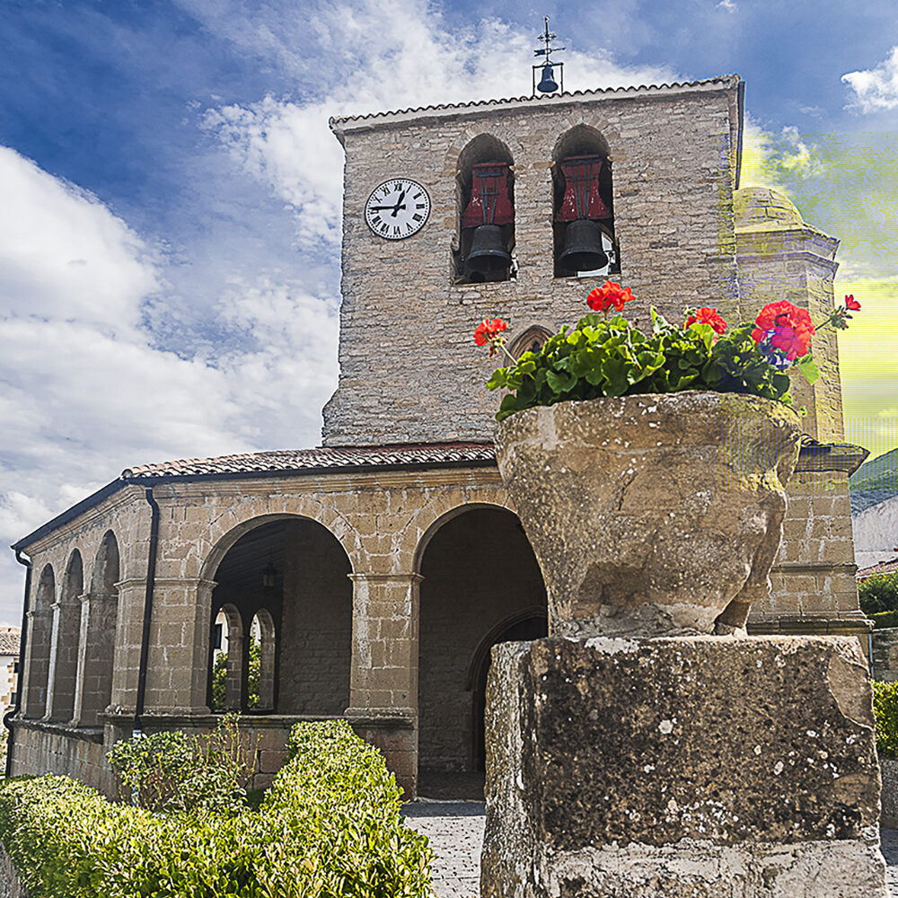 Iglesia siglo XIII de Santa Eufemia en Tiebas, Navarra